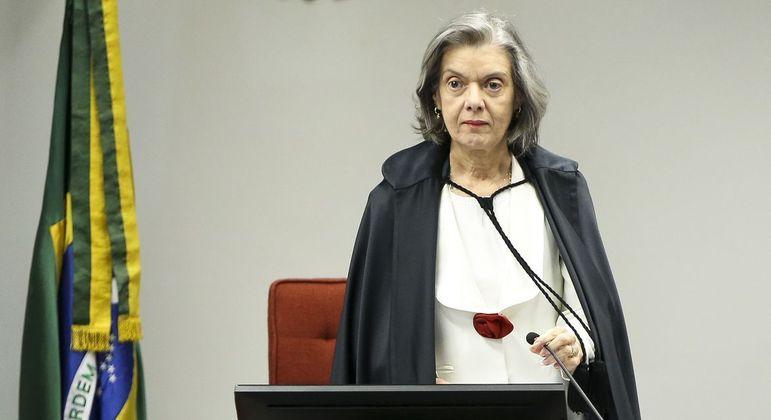 “Não se pode permitir volta da censura”, diz Cármen no TSE...