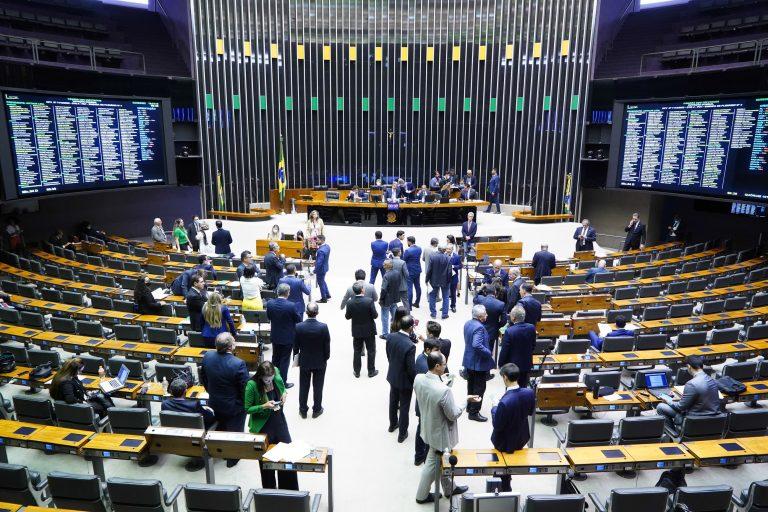 Quem são os candidatos a deputado que mais receberam recursos de campanha