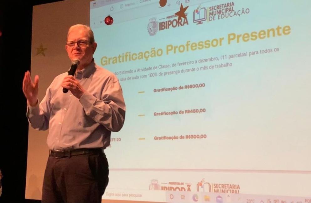 Prefeito mostra-se irredutível e recusa-se a pagar o piso para profissionais da educação