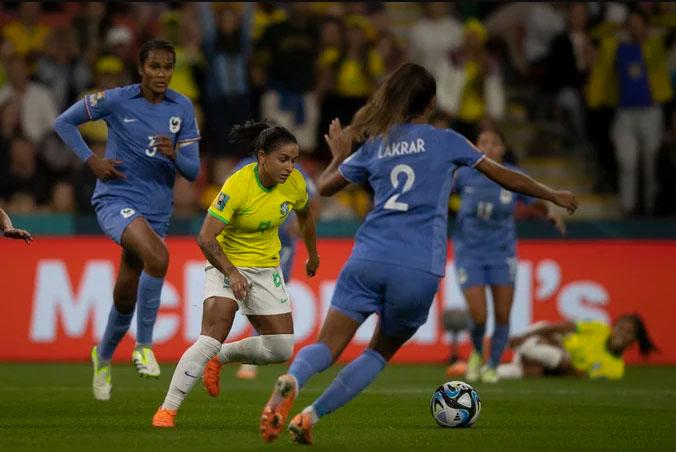 Seleção feminina do Brasil perde da França na segunda rodada