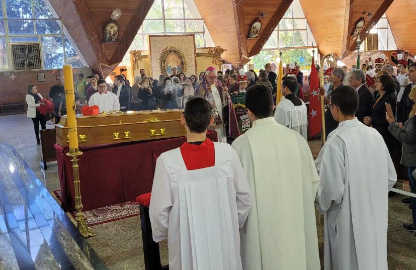 Funeral de Dom Geraldo Agnelo é iniciado em Londrina