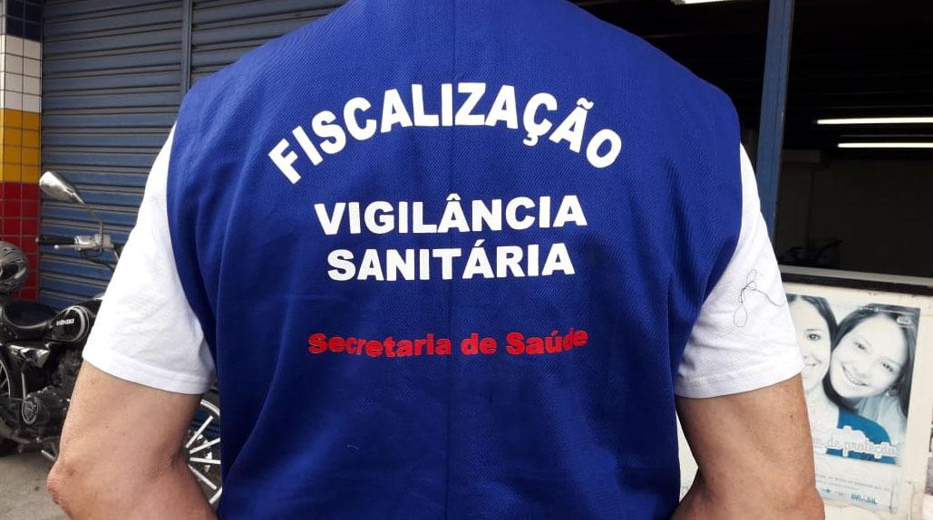 Comerciantes denunciam esgoto clandestino de clínica odontológica derramando na via pública