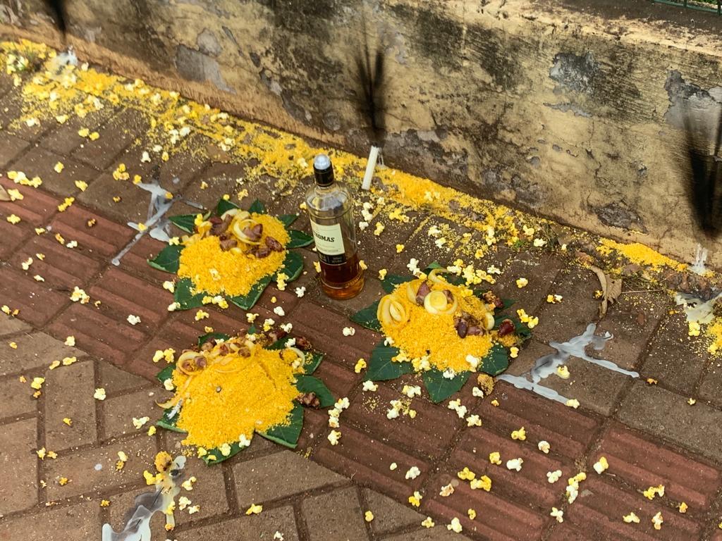 Macumba é encontrada na Porta da Câmara Municipal em Ibiporã