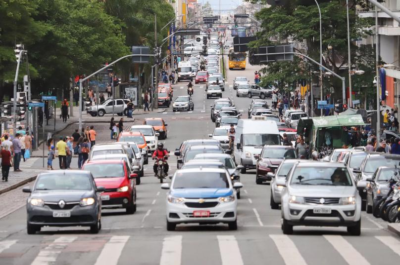 Ratinho Junior autoriza aumento nos preços de carros 