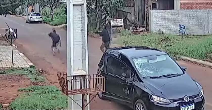 Jovem sobrevive após ser atropelado e levar tiros, em Foz do Iguaçu
