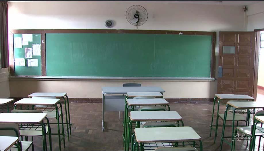 Comissão de Constituição e Justiça aprova legalidade de projeto que quer terceirizar gestão administrativa de 200 colégios do Paraná