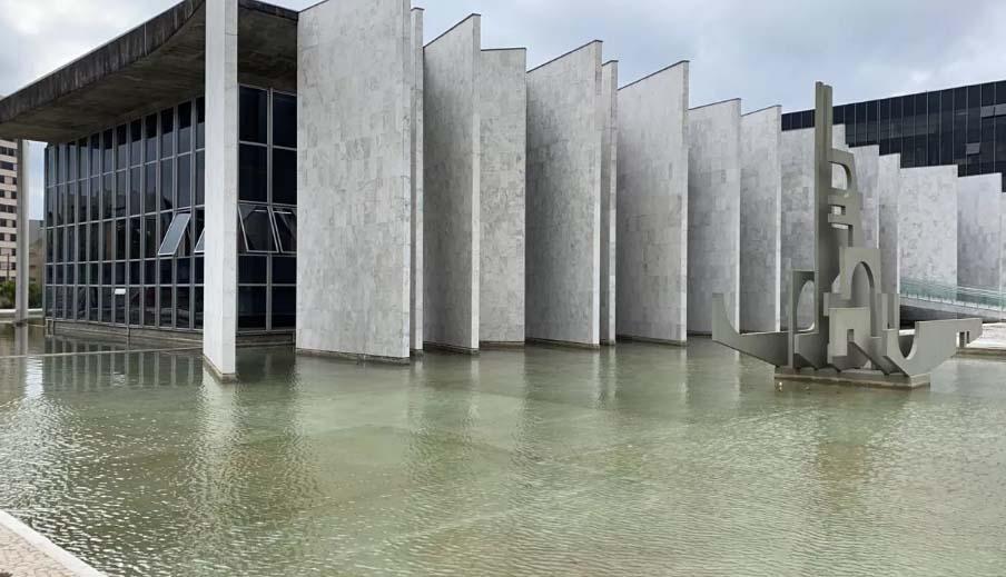 Tribunal de Contas do Paraná abre concurso público para auditor com salário de R$ 22,4 mil