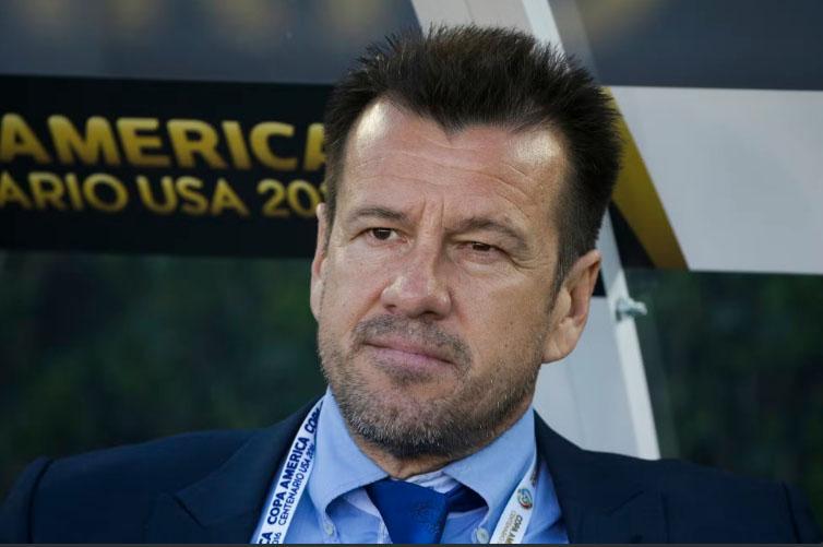 Dunga e esposa recebem alta do hospital, no Paraná
