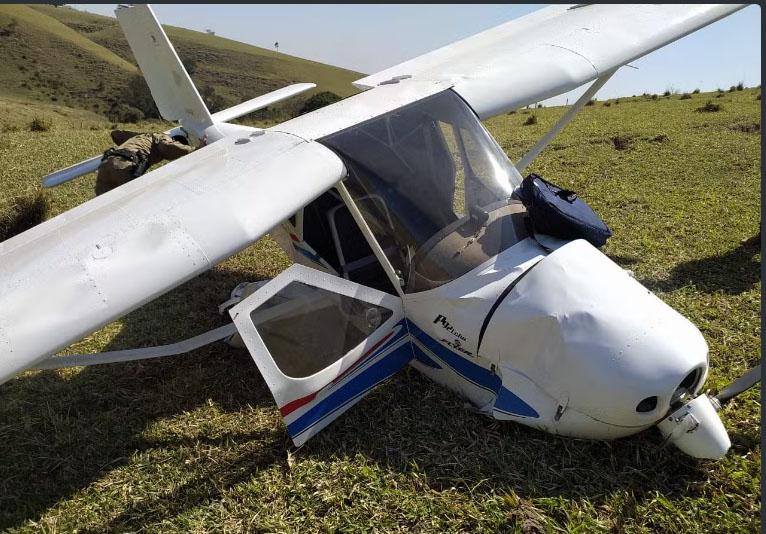 Avião monomotor faz pouso forçado em área rural de Ribeirão Claro
