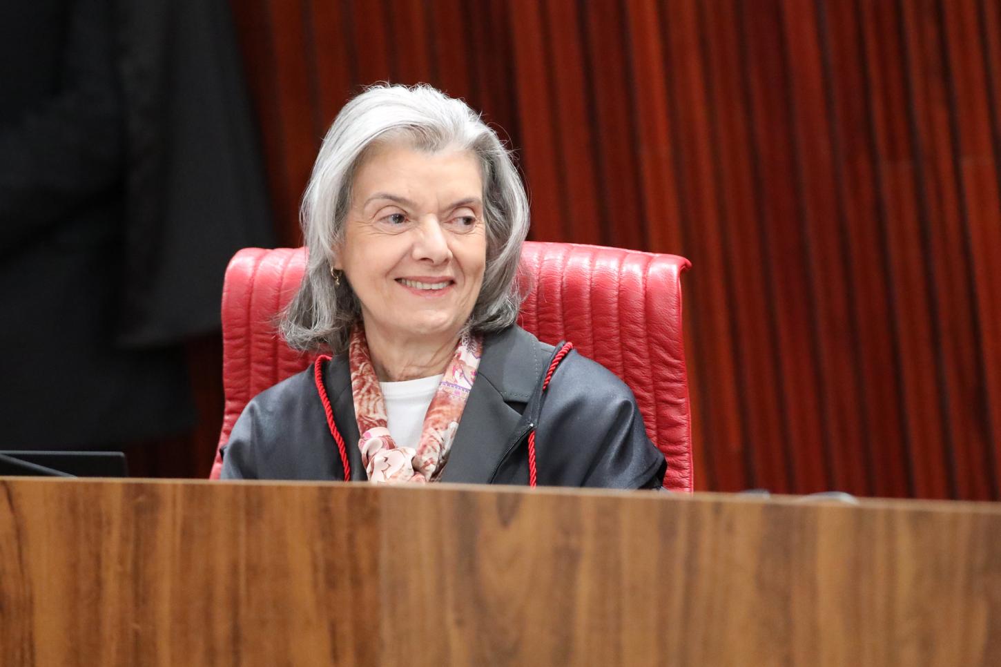 Se não causar poluição visual, distribuição de santinhos em feiras livres é permitida