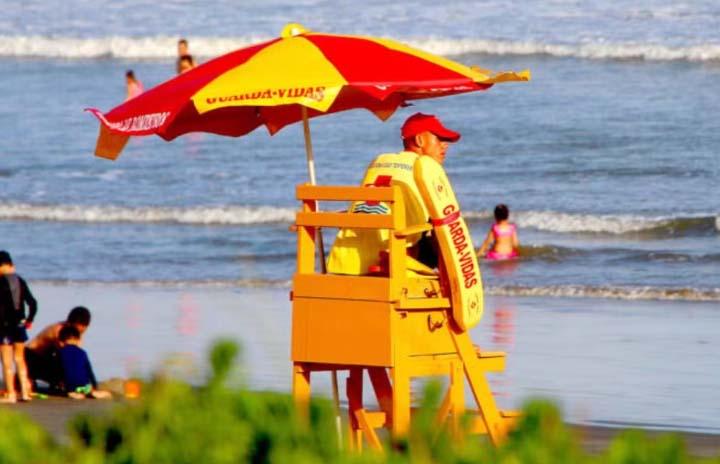 Corpo de Bombeiros abre vagas para curso de guarda-vidas civil voluntário para a temporada