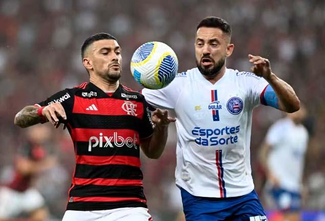 Flamengo avança mais ainda tem desafio no ataque