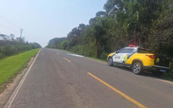 Mulher é atropelada após descer de carro em chamas em rodovia do Paraná