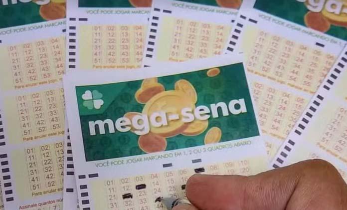 Quatro apostas feitas no Paraná acertam a quina e levam R$ 53 mil cada