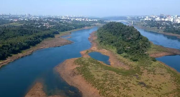 Rio Paraná está com nível de 5 a 8 metros abaixo do normal na região da Ponte da Amizade