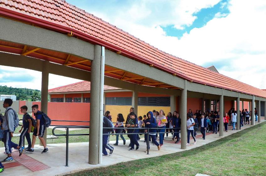 Comunidade Escolar rejeita terceirização do ensino proposta por governador Ratinho Junior