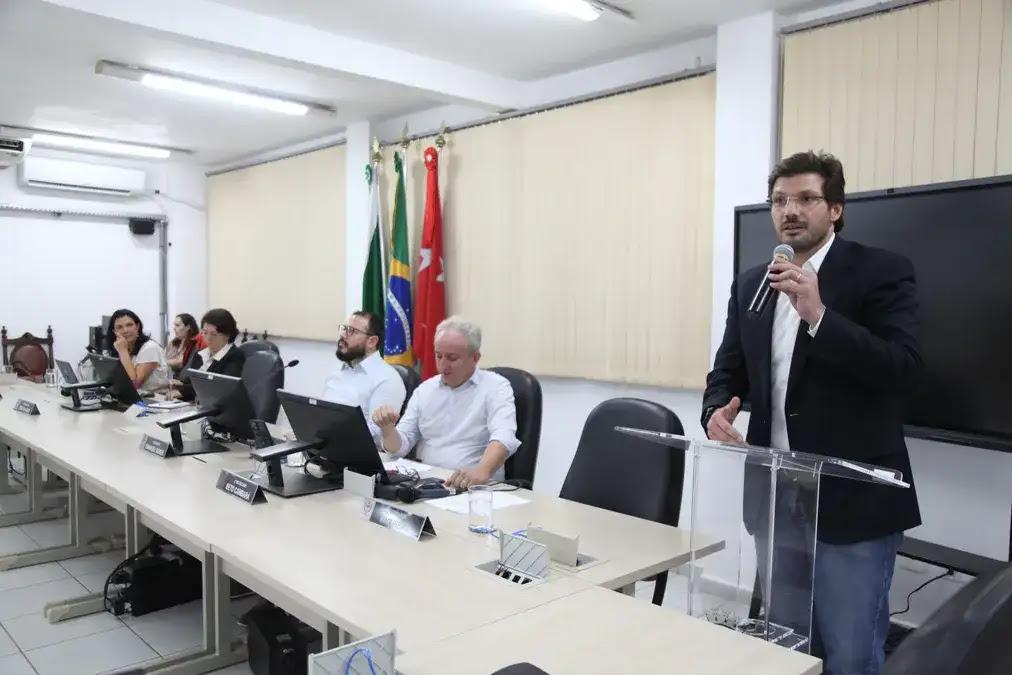 Salário de R$ 21,9 mil para secretários será votado no afogadilho