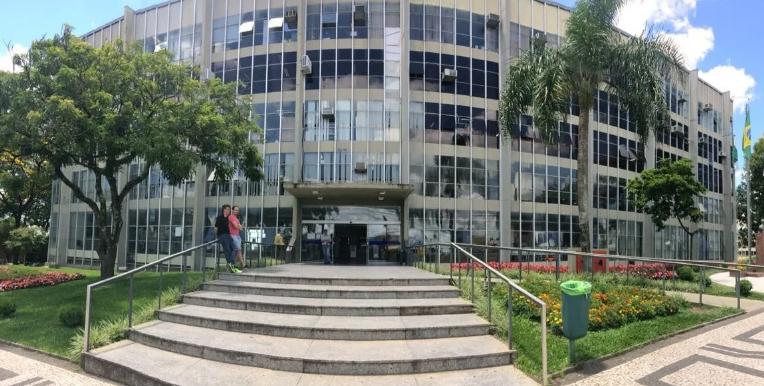Justiça suspende aumento salarial para prefeita, vice-prefeito e secretários de Ponta Grossa