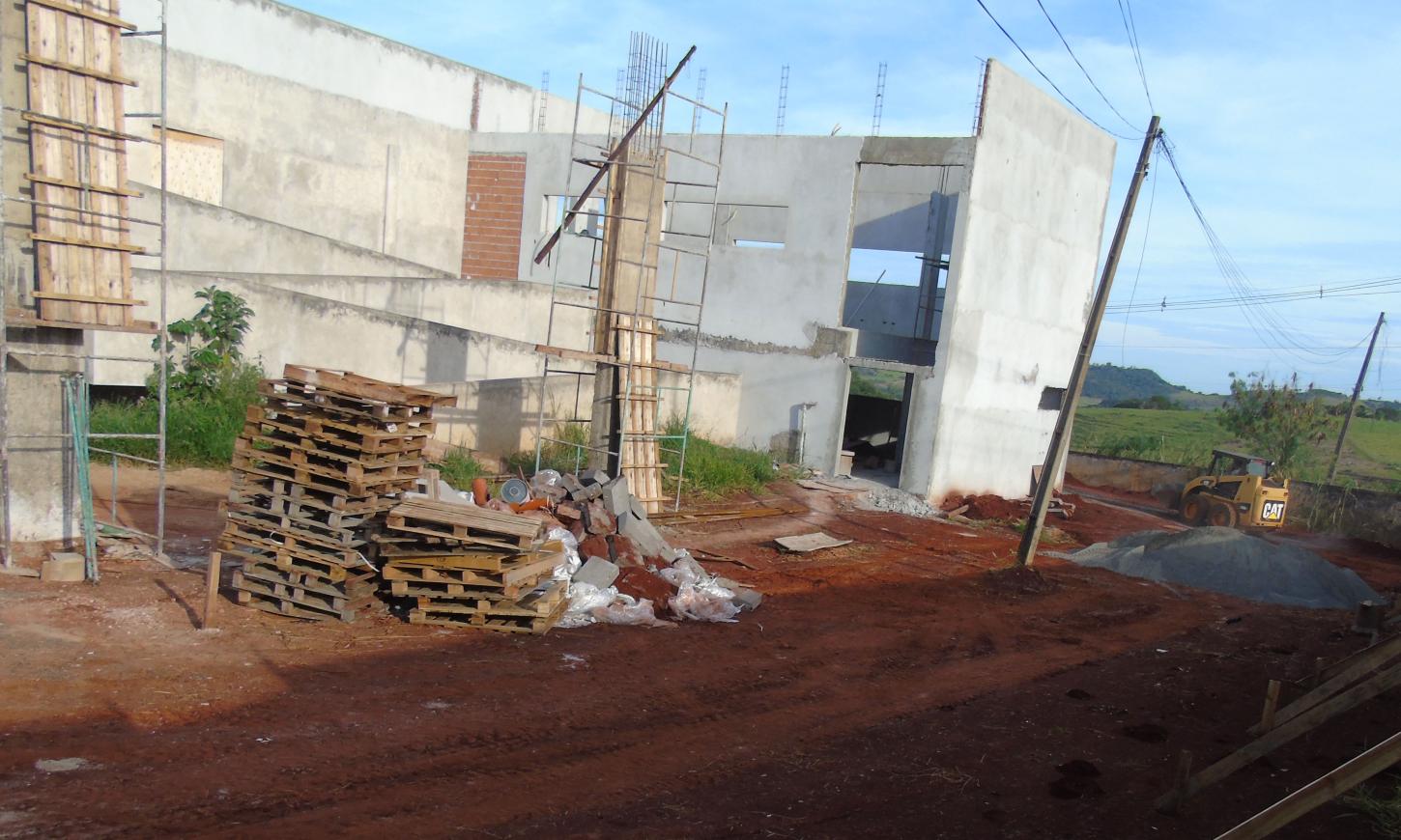 Obra do CEEP - Centro Estadual de Ensino Profissional na saída para Barreirão segue em ritmo lento