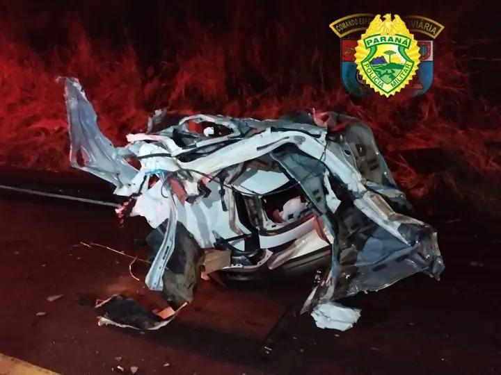 Choque entre carreta e Jeep/Compass deixa uma jovem morta na PR-090 entre Assaí e Amoreira