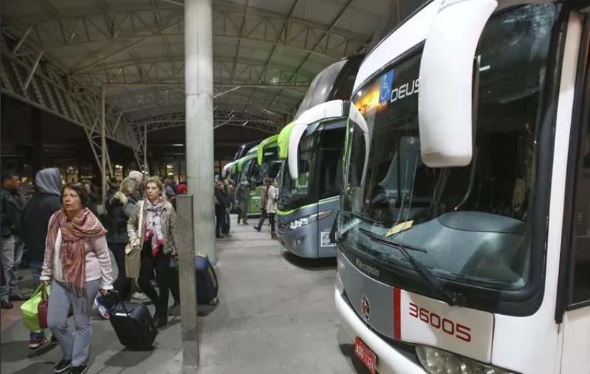 Lei que dá passagens de ônibus intermunicipais de graça para pessoas idosas começa a valer no PR