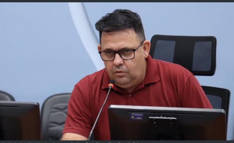 Vereador é baleado acidentalmente pelo genro policial, durante discussão com condutor de bicicleta motorizada