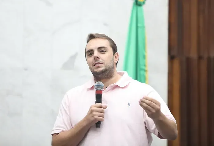 Deputado Felipe Francisquini comemora derrota do governo em relação ao aumento na alíquota do IOF