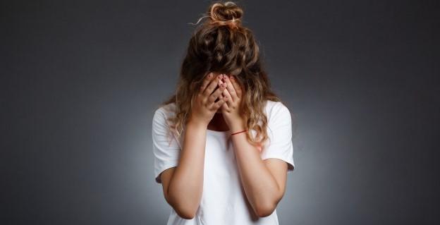 Ele te elogia, mas te diminui disfarçadamente: o veneno por trás dos “elogios” camuflados