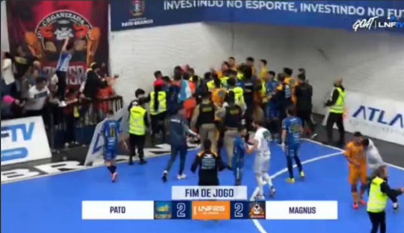 Jogo da Liga Nacional de Futsal termina em pancadaria, policia e gás de pimenta