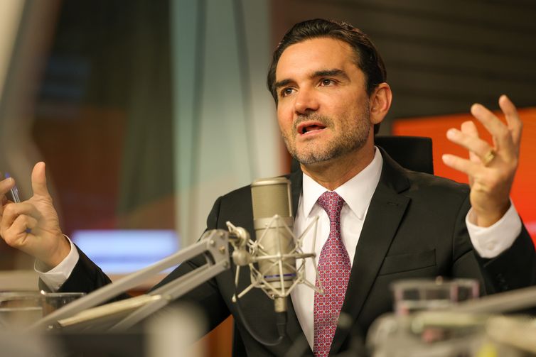 Celso Sabino confirma a Lula que deixará Ministério do Turismo