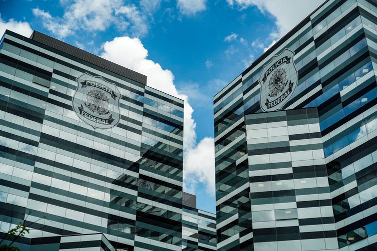 PF diz ao STF que Zambelli não efetivou ações de coação contra a Corte