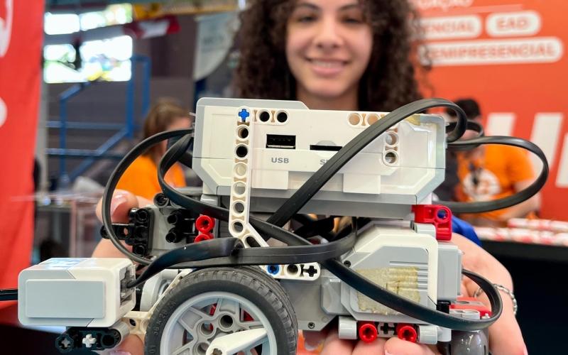 Feira de Profissões e Inovação de Ibiporã recebe mil alunos em sua 4ª edição