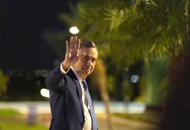 Privilégios na aposentadoria do STF: especialista explica como fica salário do ministro Barroso