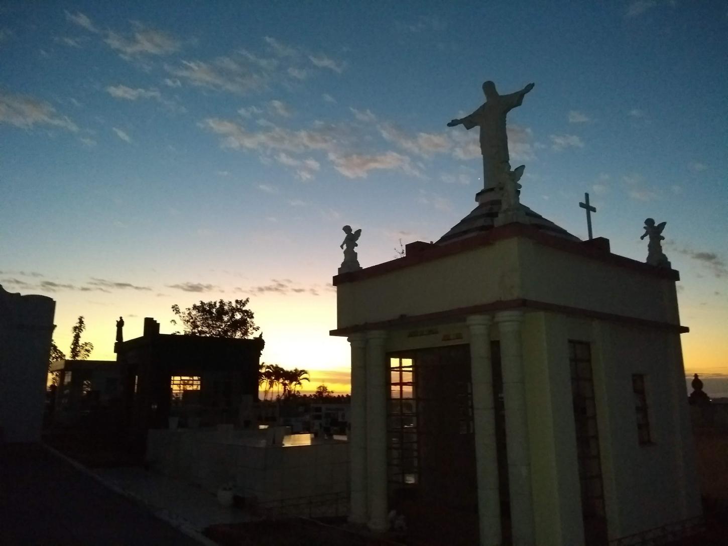 Vereador Augusto Semprebom cobra manutenção e atenção em Capelas do Cemitério São Lucas