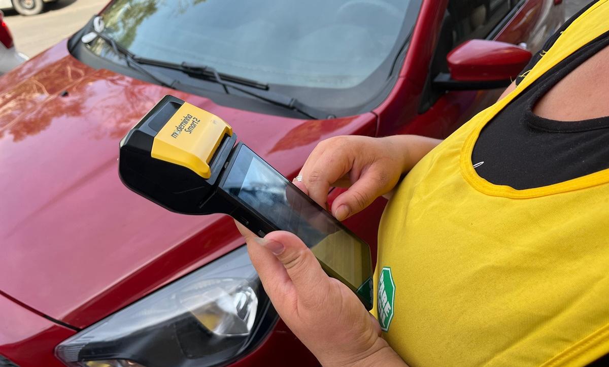 Vereador cobra estorno de créditos indevidos no sistema de estacionamento rotativo