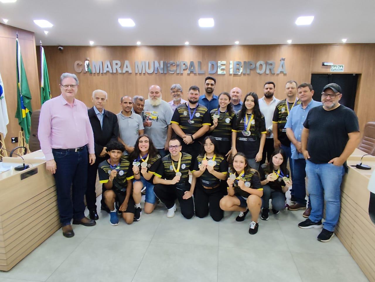 Câmara homenageia equipe de Tiro com Arco pela participação de destaque no BIAC 2025