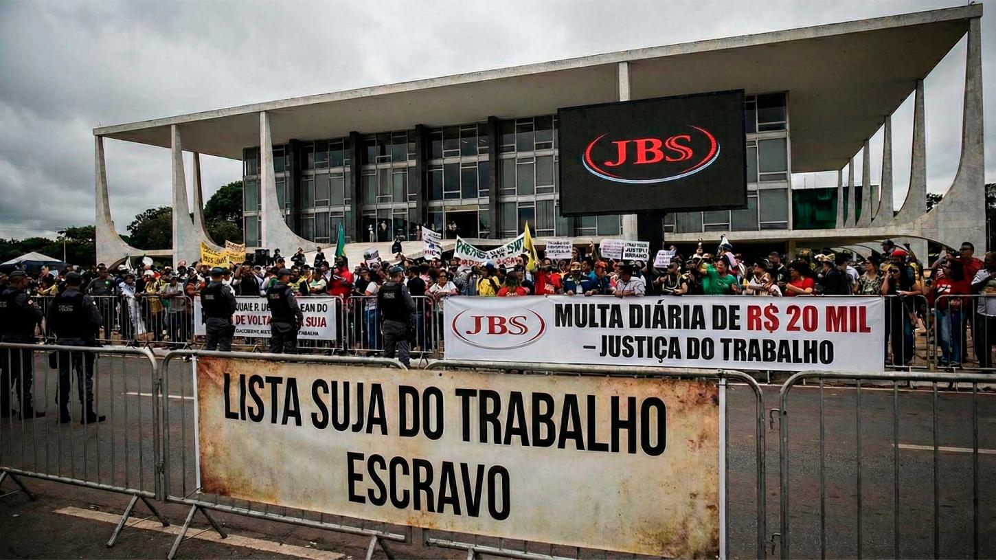 Justiça manda JBS Aves voltar à lista suja do trabalho escravo para proteger transparência e punir condições degradantes.