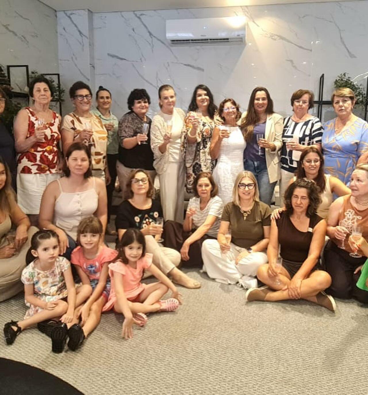 Mulheres do agronegócio de Ibiporã fecham o ano com confraternização