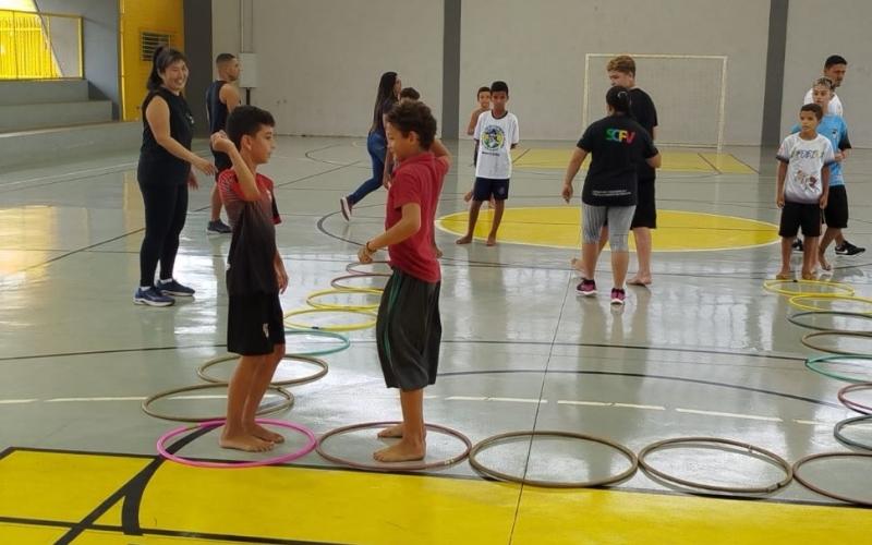 Com atividades lúdicas e esportivas, Férias nos Bairros começou nesta terça-feira