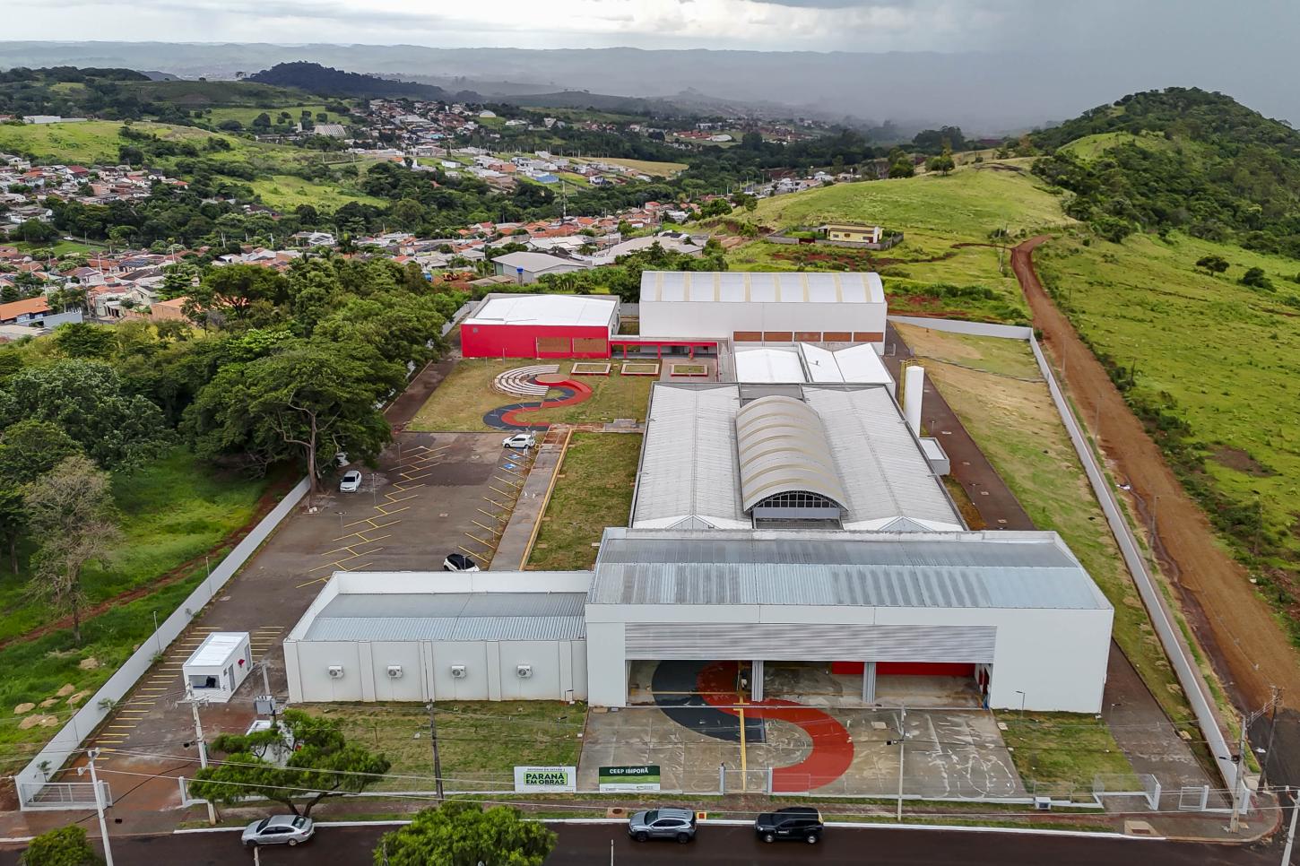 Ratinho Junior inaugura Centro de Educação Profissional em Ibiporã que terá curso de IA