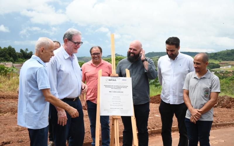 Administração Municipal entregou galeria pluvial no Residencial Canesso ontem pela manhã