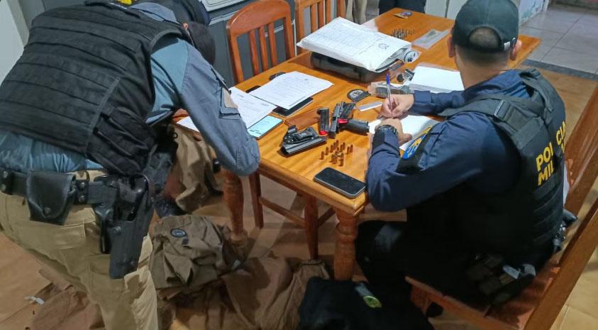 Três policiais militares são presos no PR suspeitos de fornecer armas para criminosos e forjar flagrantes