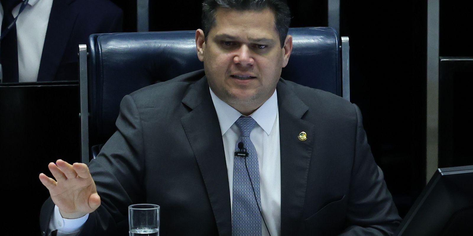 Alcolumbre mantém sessão da CPMI do INSS que quebrou sigilo de Lulinha