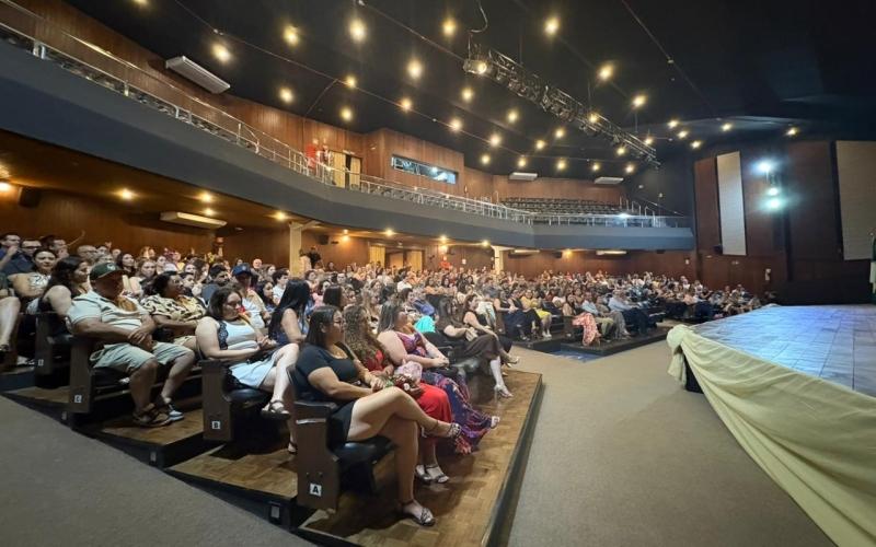 Diretoras eleitas para unidades de ensino municipais assumem cargo
