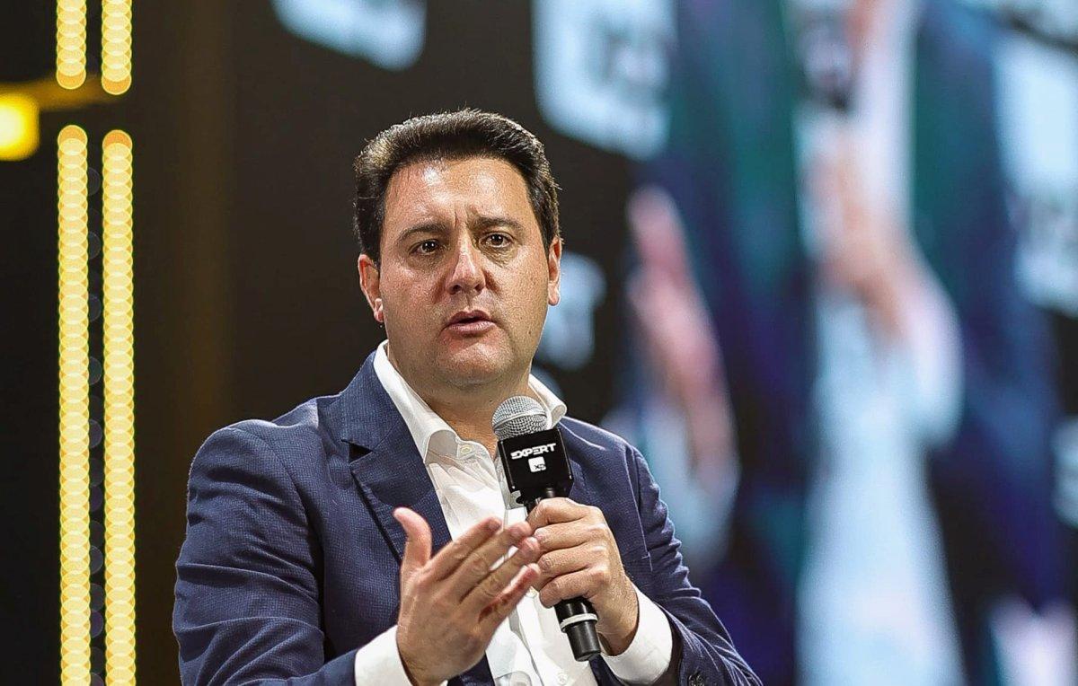 Ratinho Junior desiste da Presidência em 2026: Estratégia política e proteção familiar pesam no recuo