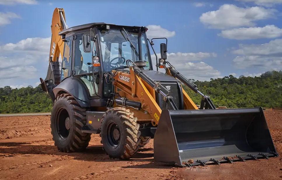 Vereador Augusto Semprebom destaca importância de compra de nova Retroescavadeira para o parque de máquinas