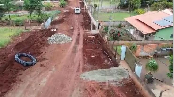 Vereador Hugo Furrier leva reclames da população sobre obra inacabada no Residencial Marajoara