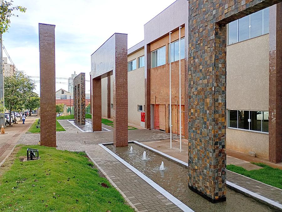 Ibiporã da mídia tecnológica e a realidade sucateada desta administração
