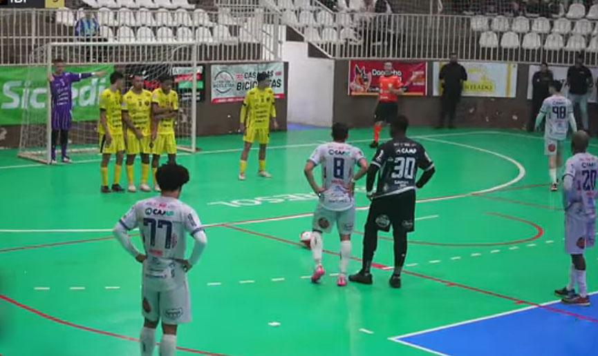 Ibiporã Futsal bate Prudentópolis por 5 a 4 em jogo dramático e assume protagonismo na Série Prata