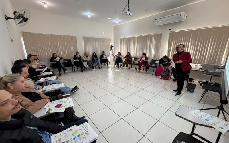 Irmã de André Vargas ministra curso estratégico para servidores de Ibiporã